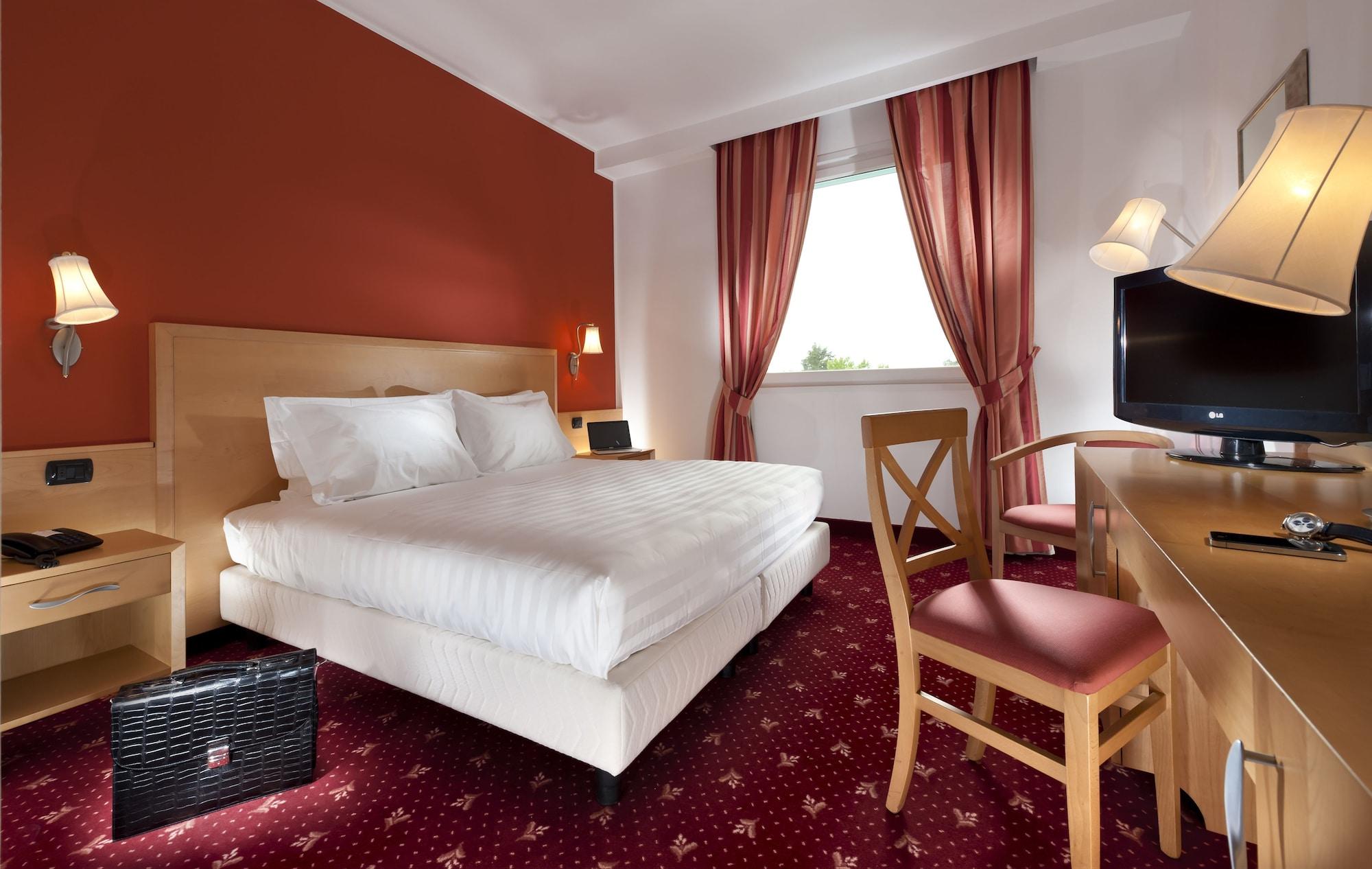 Hilton Garden Inn Milan Malpensa Сомма-Ломбардо Экстерьер фото
