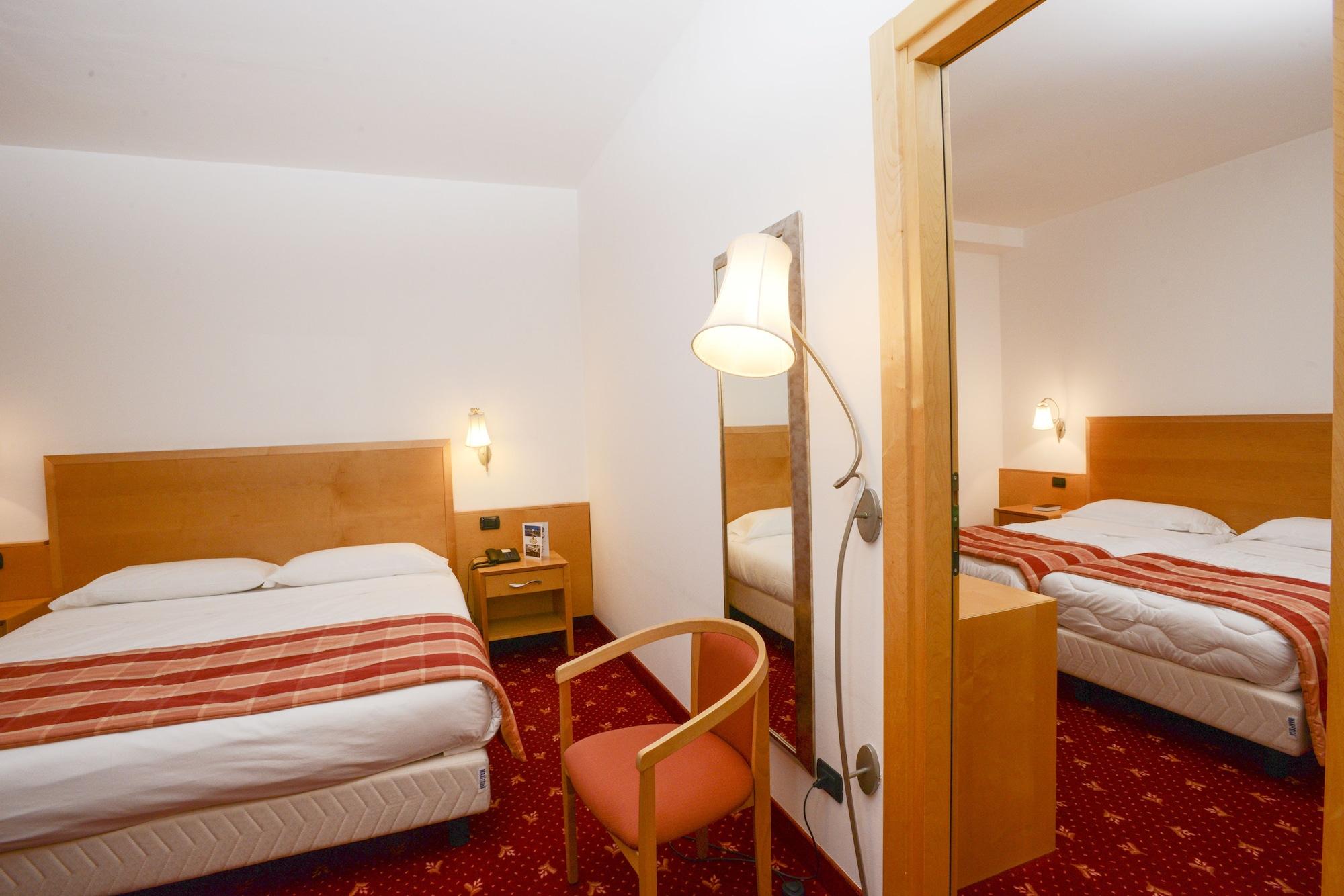 Hilton Garden Inn Milan Malpensa Сомма-Ломбардо Экстерьер фото
