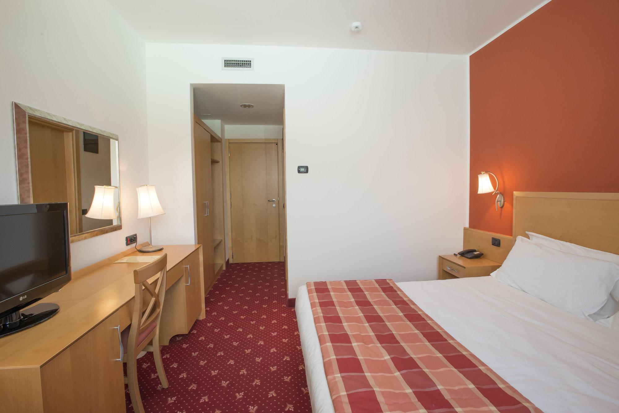 Hilton Garden Inn Milan Malpensa Сомма-Ломбардо Экстерьер фото