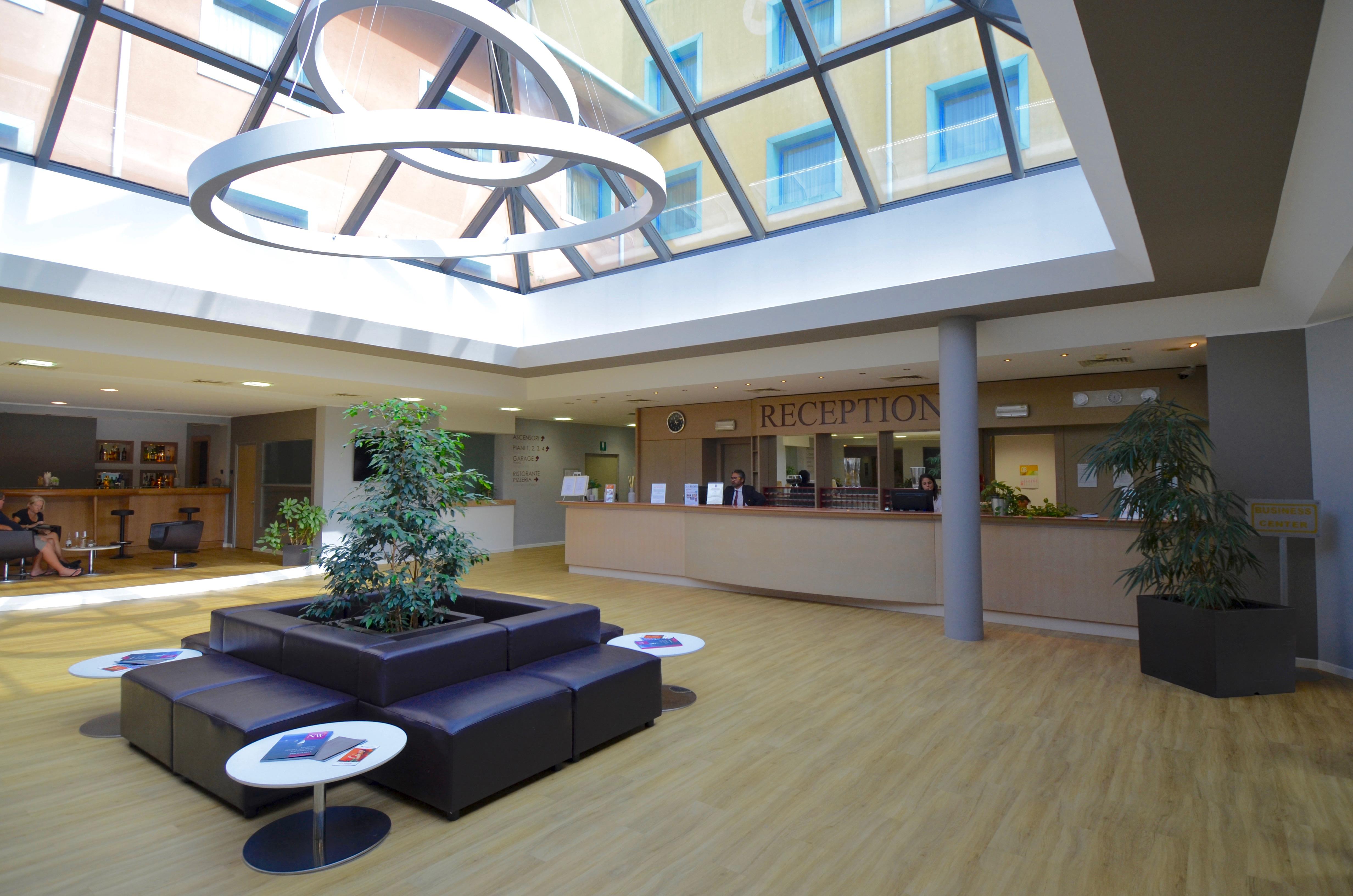 Hilton Garden Inn Milan Malpensa Сомма-Ломбардо Экстерьер фото