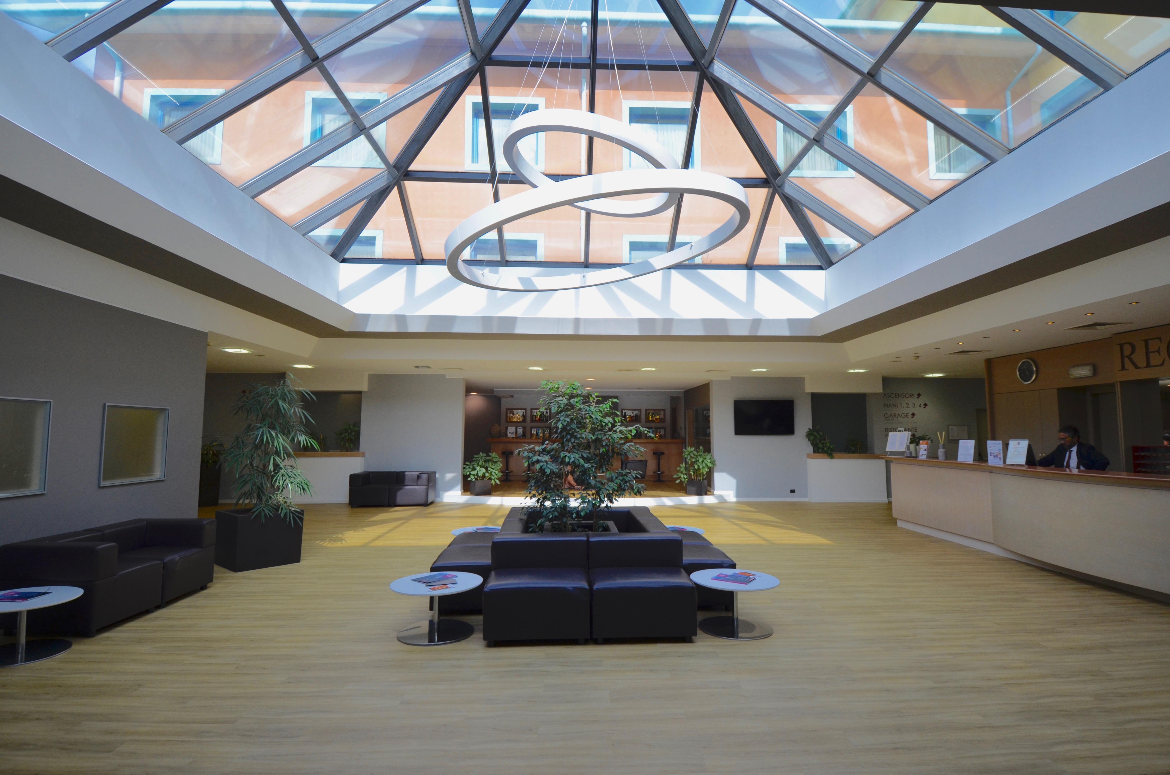 Hilton Garden Inn Milan Malpensa Сомма-Ломбардо Экстерьер фото