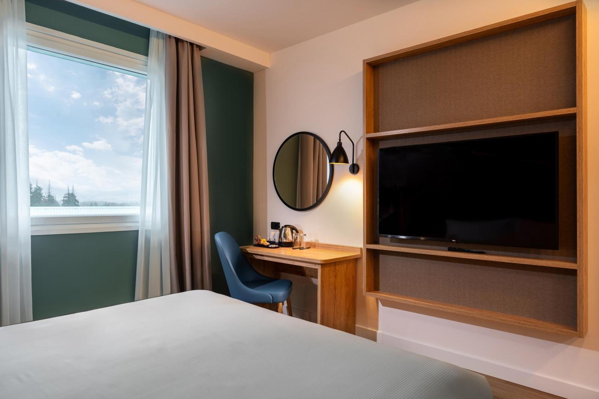 Hilton Garden Inn Milan Malpensa Сомма-Ломбардо Экстерьер фото