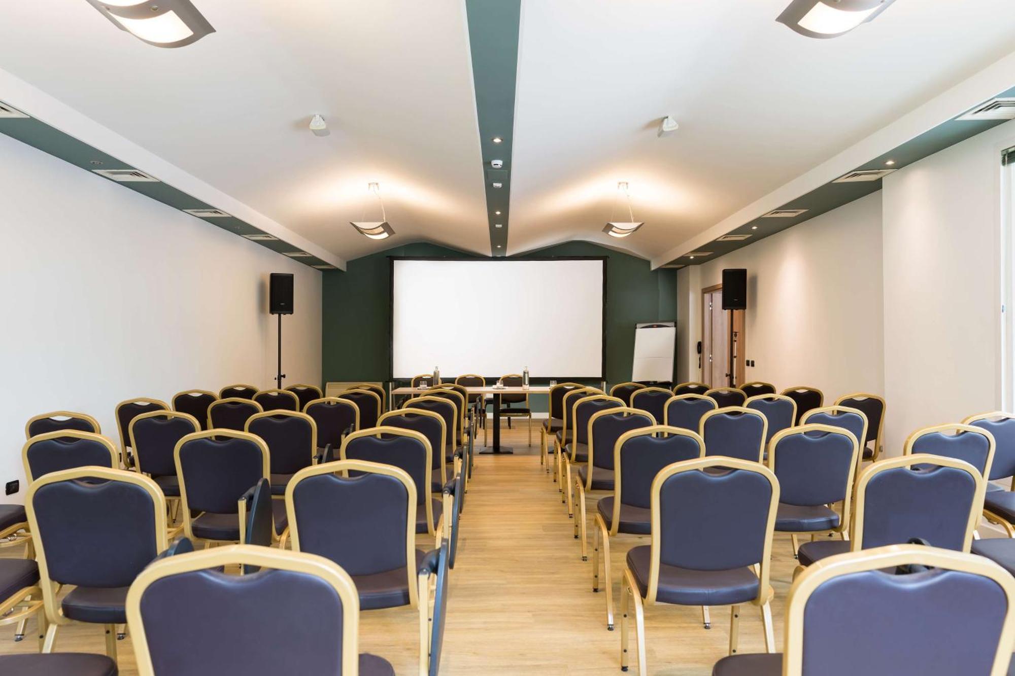 Hilton Garden Inn Milan Malpensa Сомма-Ломбардо Экстерьер фото